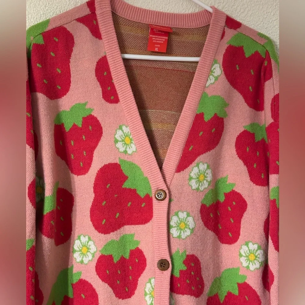 Boxlunch Strawberry Shortcake Allover Strawberry Print Cardigan Women Pockets XL